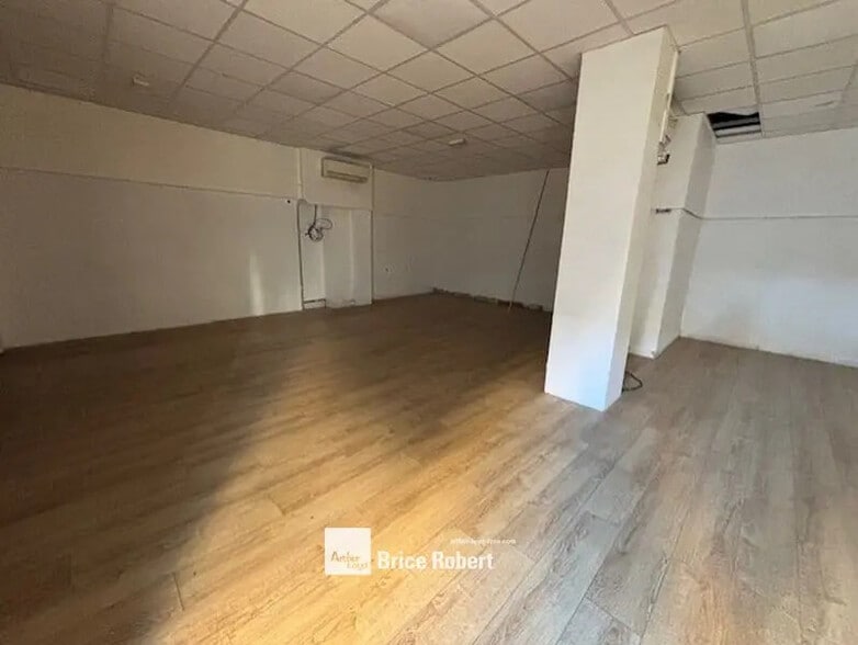 Commerce de détail dans Villeurbanne à louer - Photo intérieure - Image 3 de 6