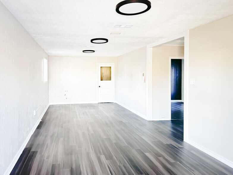 1419 S Main St, Weatherford, TX à vendre - Photo du bâtiment - Image 3 de 15