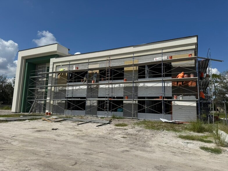 3416 W Lake Mary Blvd, Lake Mary, FL à vendre - Photo du bâtiment - Image 2 de 9