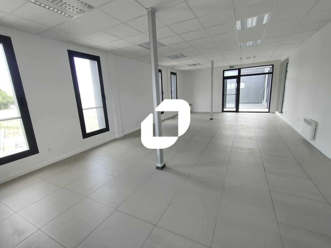 Office in Buc for lease Building Photo- Image 1 of 10