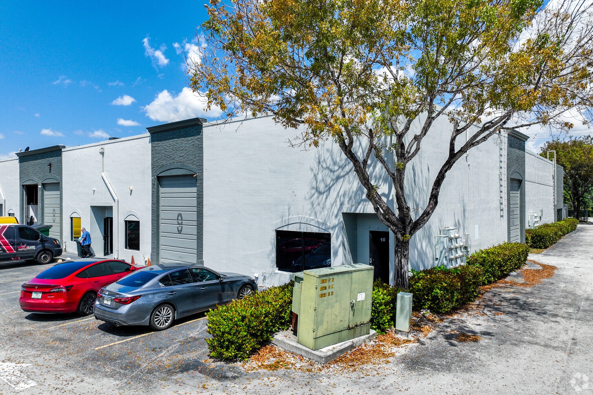 3130 W 84th St, Hialeah, FL à louer Photo du bâtiment- Image 1 de 25
