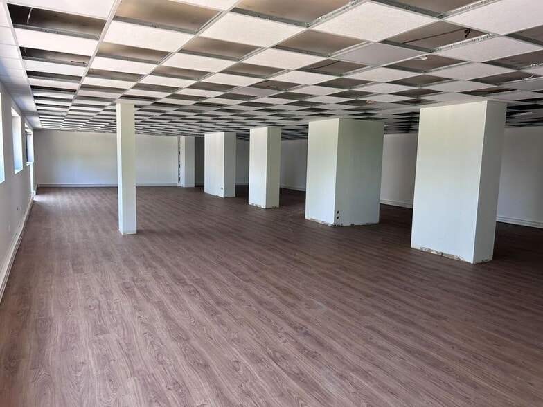 23 Rue Des Freres Lumiere, Genas for lease - Interior Photo - Image 3 of 7