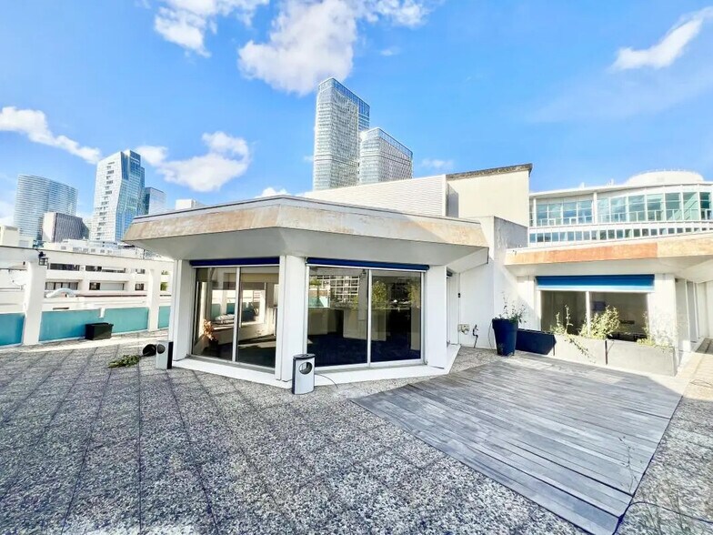 Bureau dans Puteaux à louer - Photo du bâtiment - Image 1 de 8