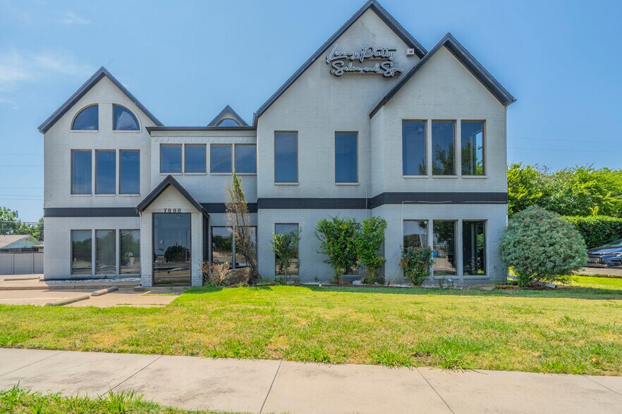 7000 NE Loop 820, North Richland Hills, TX à vendre - Photo du bâtiment - Image 1 de 32