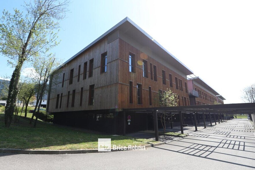 135 Allée Des Noisetiers, Limonest for lease - Building Photo - Image 2 of 13