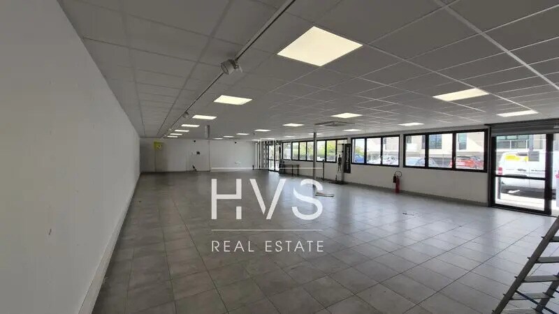 Flex in Aix-en-Provence for lease - Interior Photo - Image 3 of 3