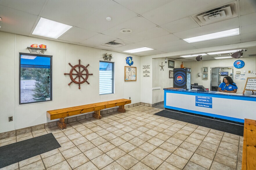 1520 N Wesleyan Blvd, Rocky Mount, NC à vendre - Photo du bâtiment - Image 3 de 5