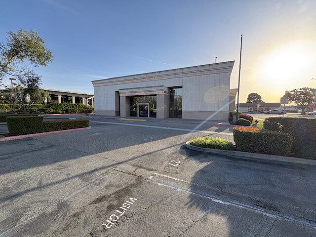 584 S Main St, Salinas, CA à vendre - Photo du bâtiment - Image 3 de 6