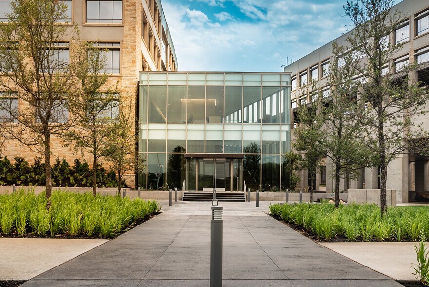 3120 Sabre Dr, Southlake, TX à louer - Photo du bâtiment - Image 2 de 17