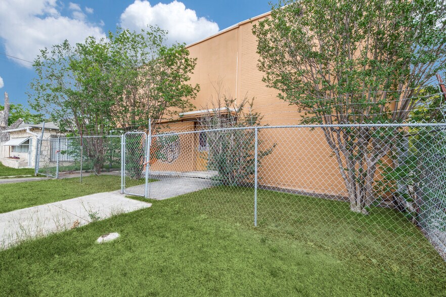 4810 San Pedro Ave, San Antonio, TX à vendre - Photo principale - Image 1 de 9