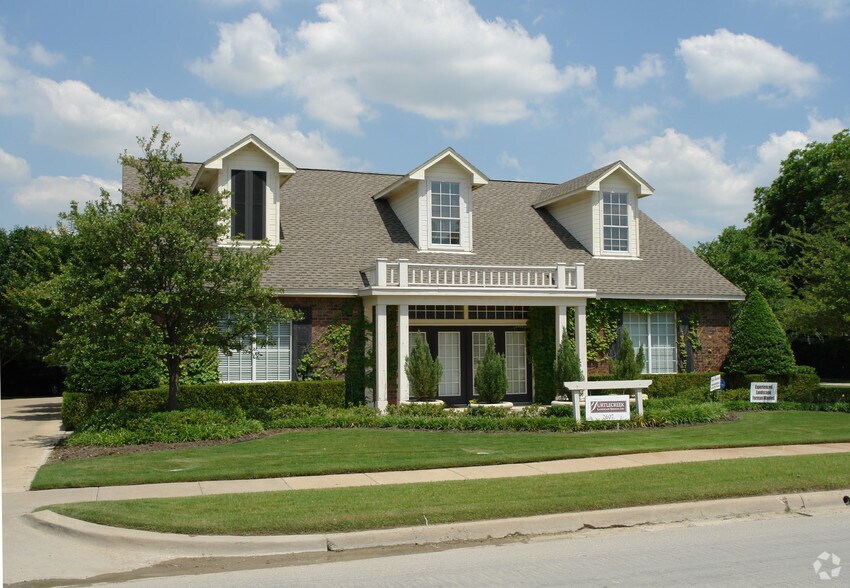 2607 Manor Way, Dallas, TX à louer - Photo du bâtiment - Image 3 de 3
