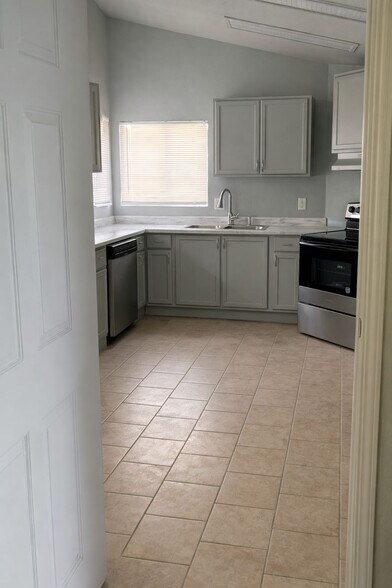 6831 Juniper Ave, Fontana, CA à vendre - Photo du bâtiment - Image 3 de 9
