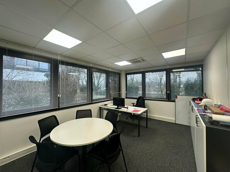 Office in Strasbourg for lease - Interior Photo - Image 2 of 4