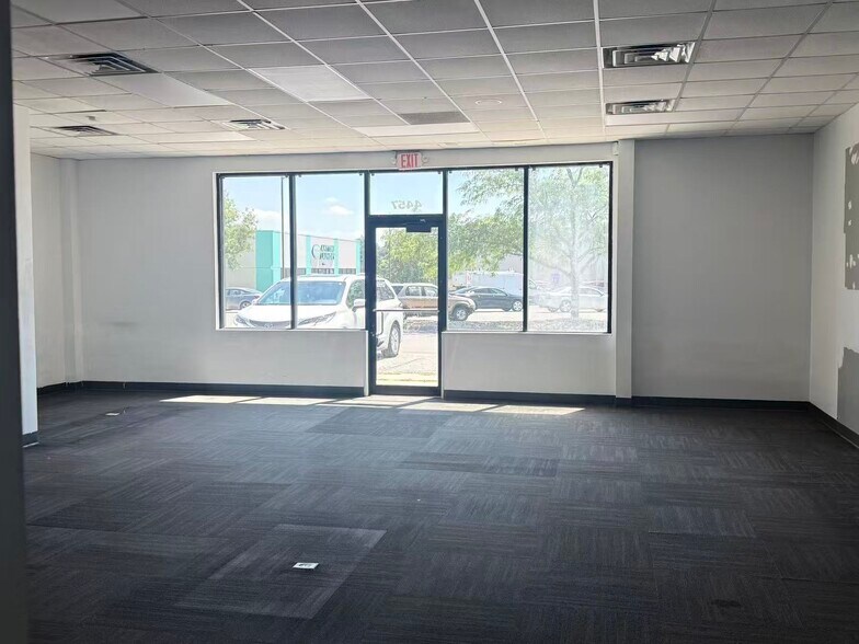 4455-4457 N 72nd St, Omaha, NE for lease - Building Photo - Image 3 of 10