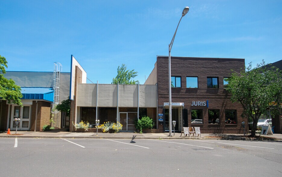 808 Pearl St, Eugene, OR à louer - Photo du bâtiment - Image 2 de 3