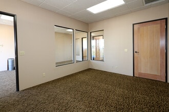 75145 St Charles Pl, Palm Desert, CA for lease Interior Photo- Image 2 of 4