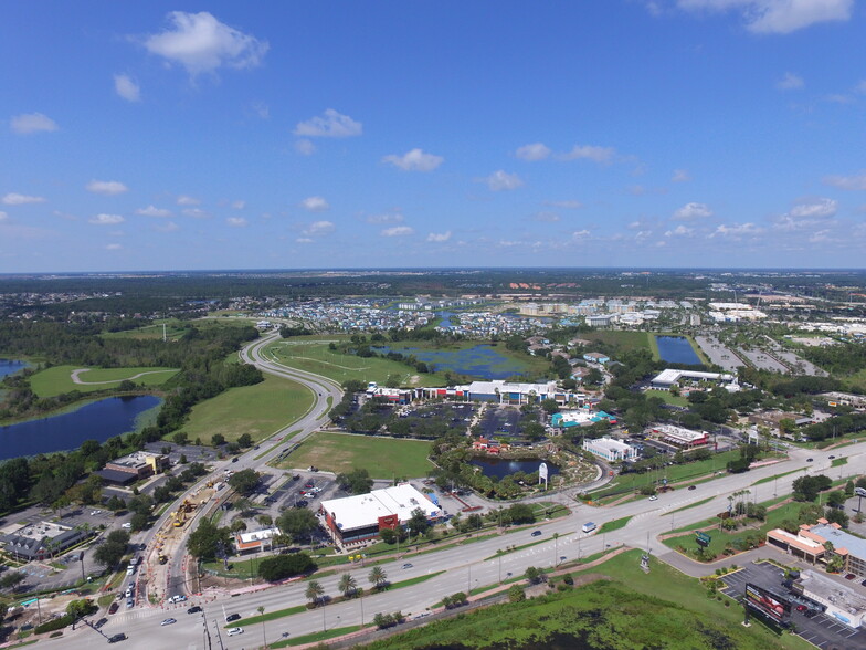 7800 W Irlo Bronson Memorial Hwy, Kissimmee, FL à louer - Photo du bâtiment - Image 2 de 6