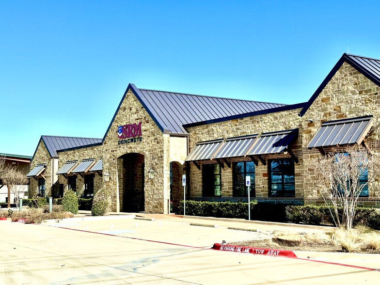 700 Katy Rd, Keller, TX for lease - Building Photo - Image 1 of 19