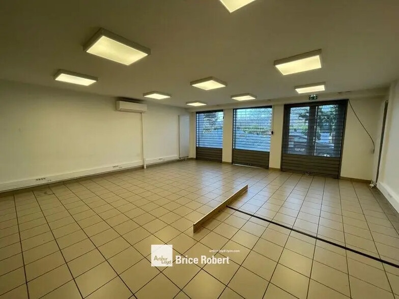 Retail in Lyon for lease - Interior Photo - Image 3 of 6