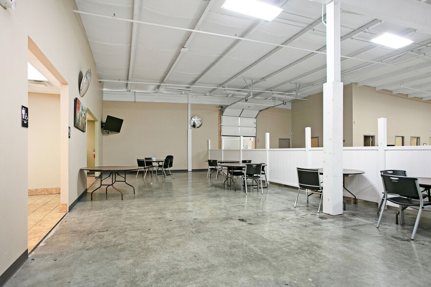 805 Commerce Dr, Leitchfield, KY for sale - Building Photo - Image 2 of 16