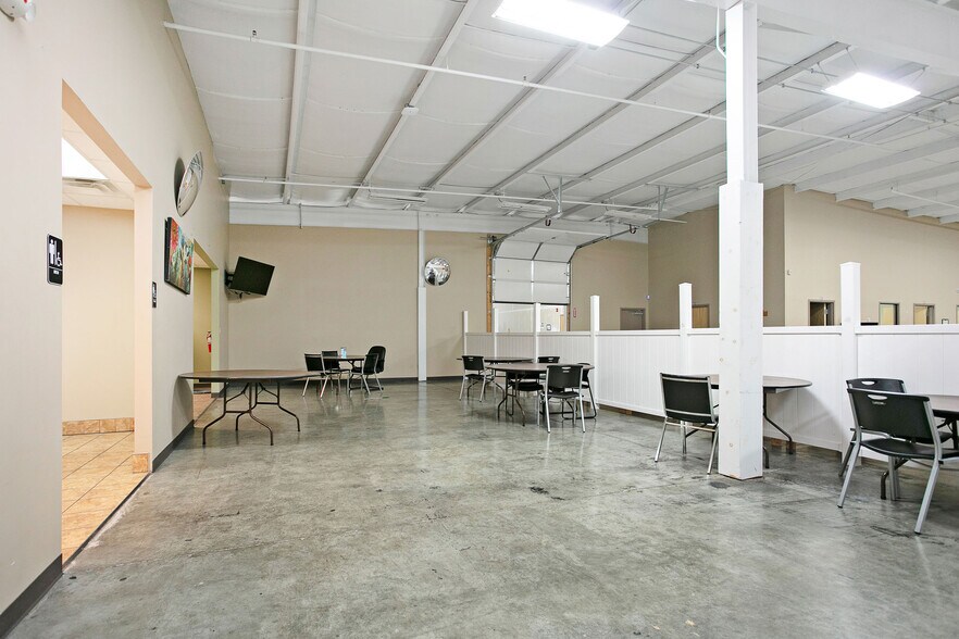 805 Commerce Dr, Leitchfield, KY à vendre - Photo du bâtiment - Image 2 de 16