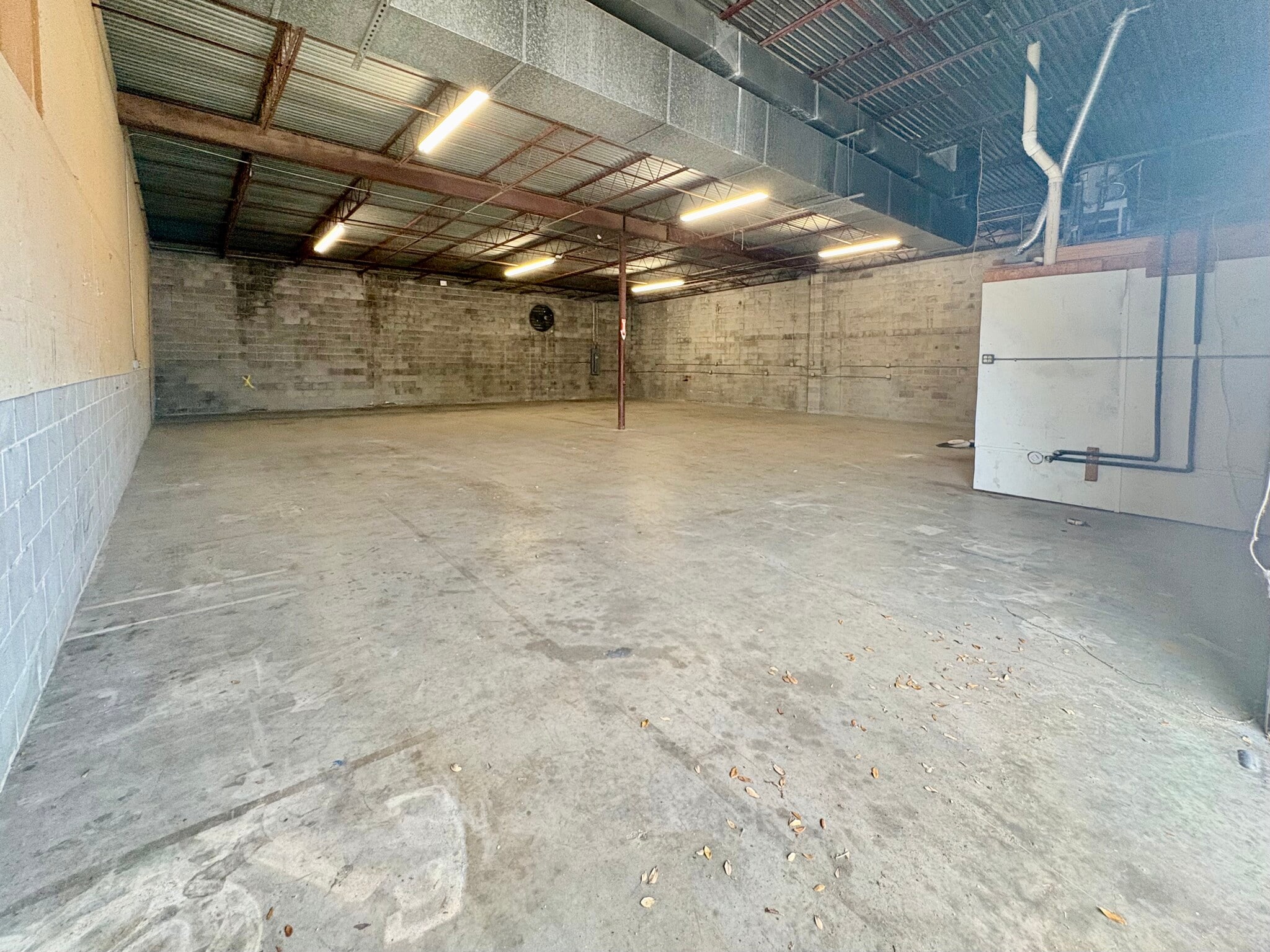 9361 Winkler Dr, Houston, TX for lease Interior Photo- Image 1 of 4