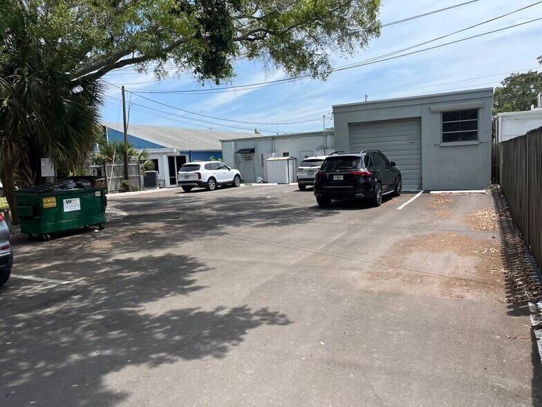 420 Indian Rocks Rd N, Belleair Bluffs, FL à vendre - Photo du bâtiment - Image 3 de 3