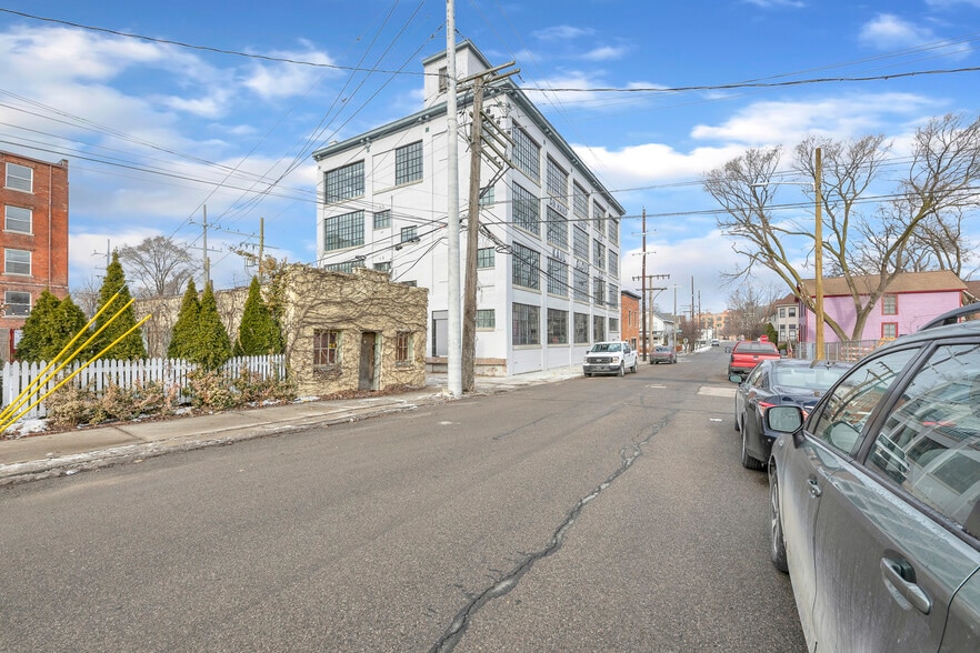 1441 Brooklyn St, Detroit, MI for lease - Building Photo - Image 2 of 6