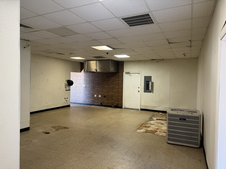 950 E Old Ford Rd, Fort Deposit, AL for sale - Building Photo - Image 3 of 8