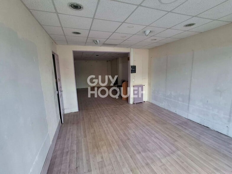 Retail in Soissons for lease - Building Photo - Image 1 of 3