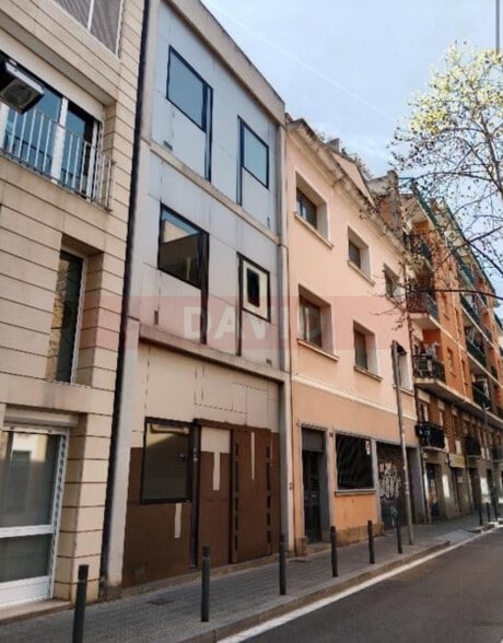 Multifamily in Barcelona, Barcelona for sale - Interior Photo - Image 2 of 11