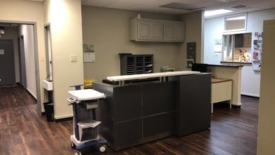 1010 E Wheatland Rd, Duncanville, TX for lease Interior Photo- Image 1 of 5