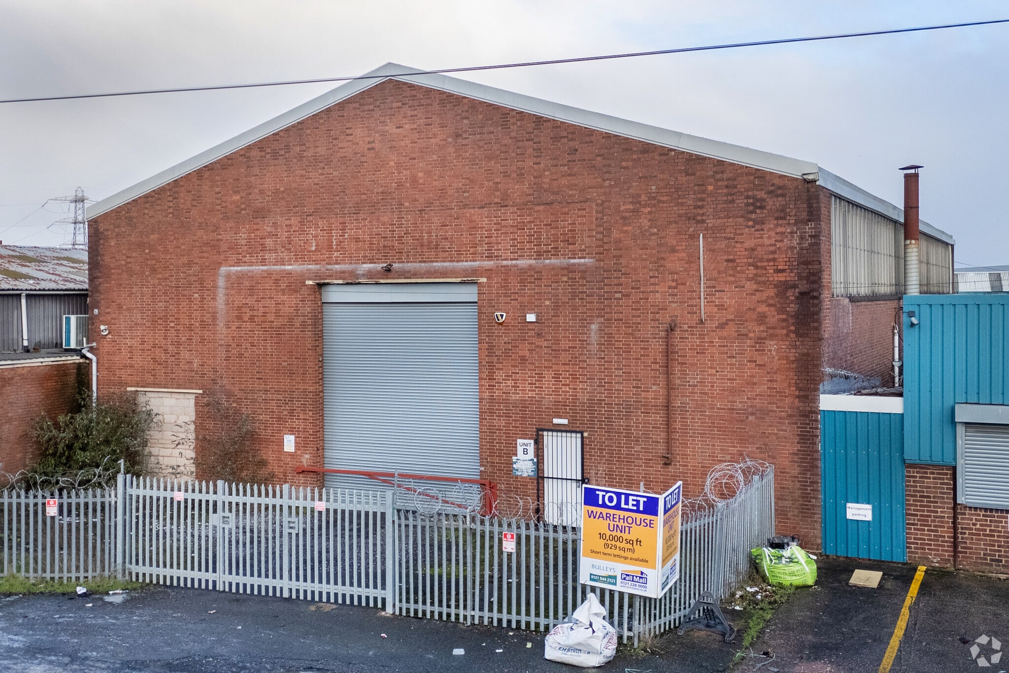 98 Birchfield Ln, Oldbury for lease Primary Photo- Image 1 of 3