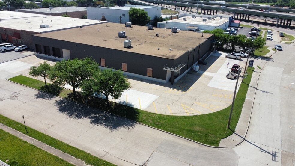 3400 Royalty Row, Irving, TX for lease - Building Photo - Image 2 of 14