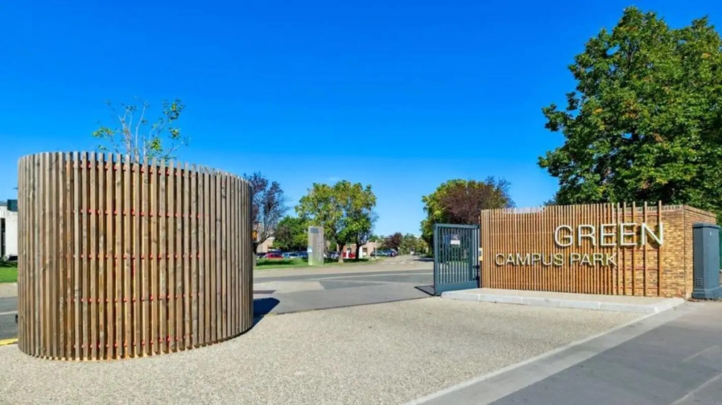 Office in Vénissieux for lease Building Photo- Image 1 of 44