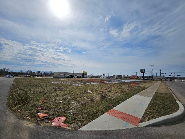 2847 Green River Rd, Evansville, IN for sale - Building Photo - Image 3 of 7