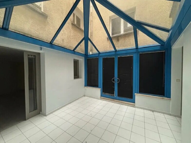 Office in Vaison-la-Romaine for lease - Interior Photo - Image 2 of 9