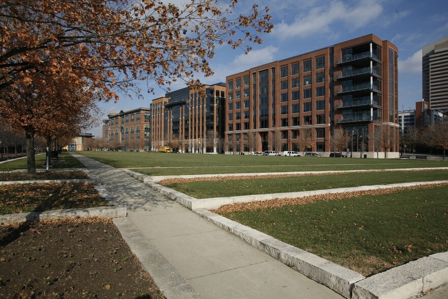 230 West St, Columbus, OH à louer - Photo du bâtiment - Image 3 de 5