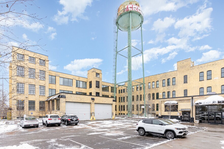 755 Prior Ave N, Saint Paul, MN à louer - Photo du bâtiment - Image 2 de 8