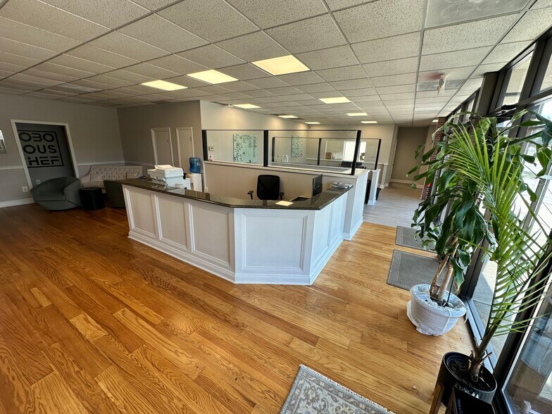 3530 State Route 27, Kendall Park, NJ à louer - Photo du bâtiment - Image 2 de 11