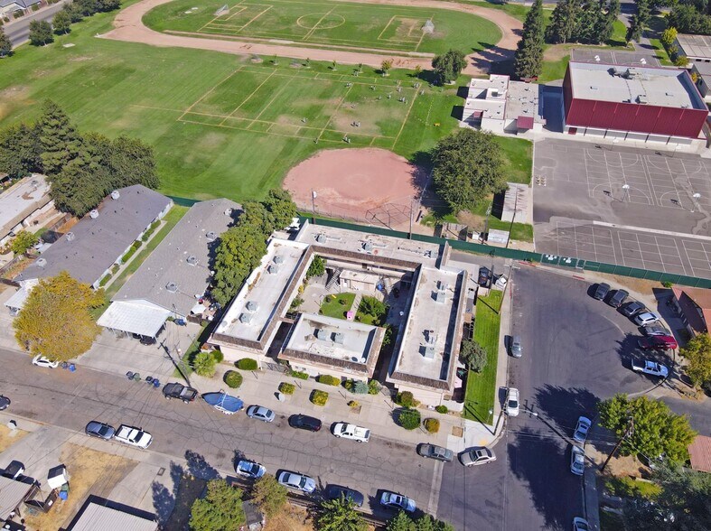 961 Wakefield Rd, Turlock, CA à vendre - Photo du bâtiment - Image 2 de 7