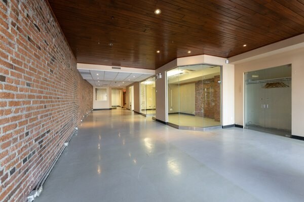 47-55 Rue de la Commune O, Montréal, QC for sale Interior Photo- Image 1 of 1