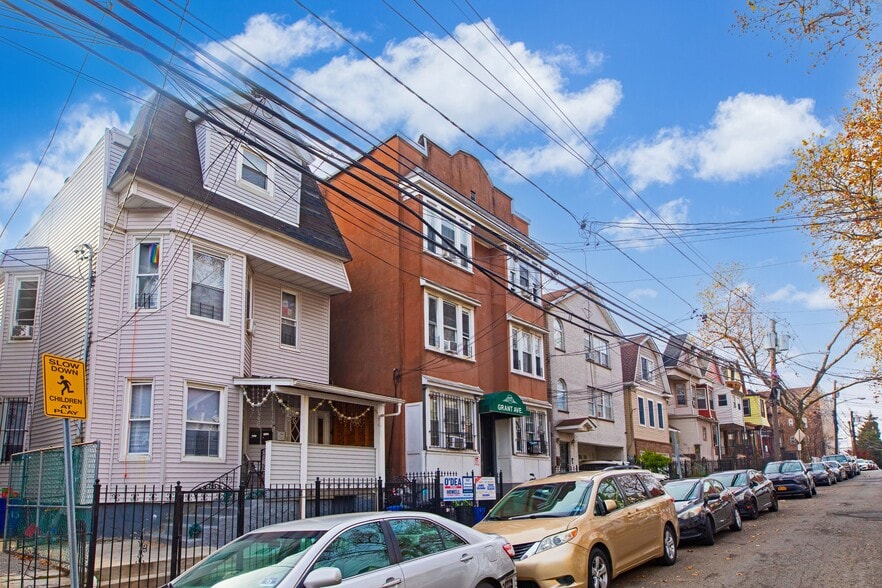 117 Grant Ave, Jersey City, NJ for sale - Building Photo - Image 2 of 4