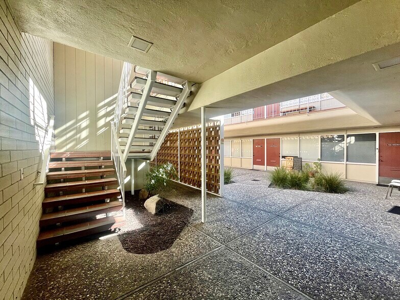 415 Cambridge Ave, Palo Alto, CA à louer - Photo du bâtiment - Image 3 de 4
