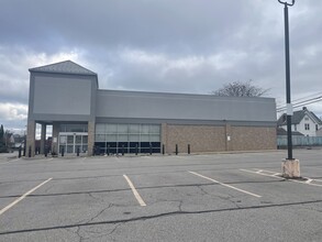 2709 Broadway, Lorain, OH for lease Interior Photo- Image 2 of 6