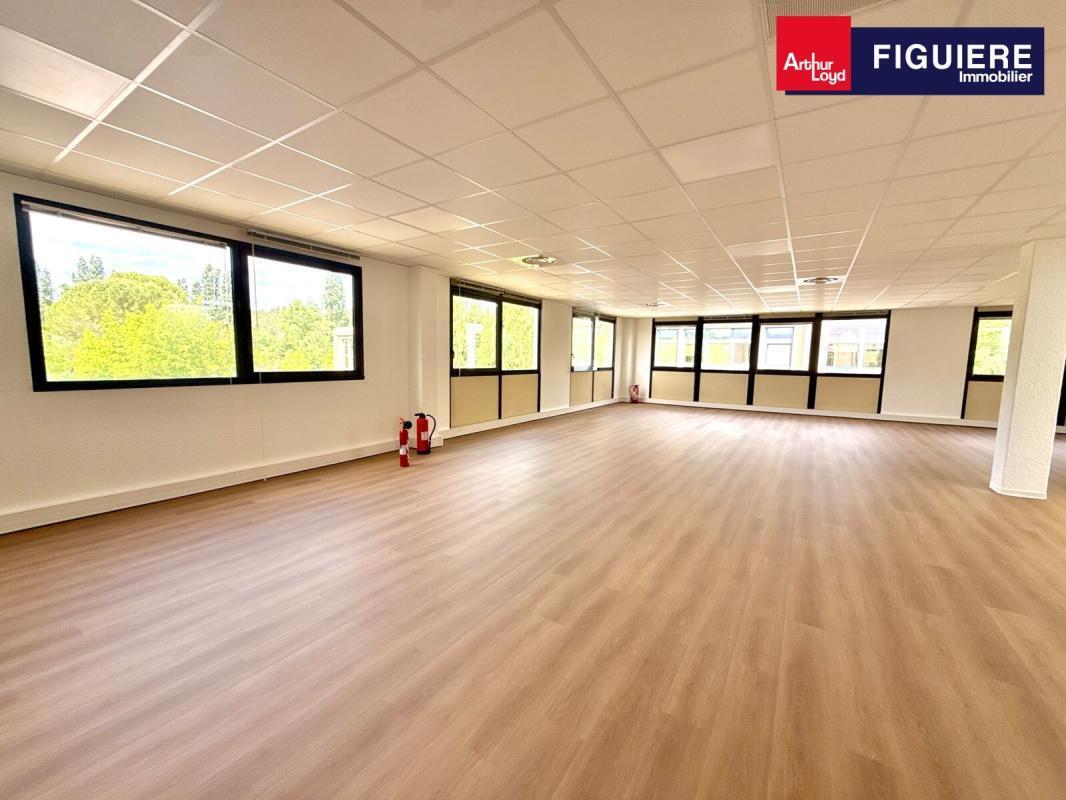 Office in Meyreuil for lease Interior Photo- Image 1 of 18