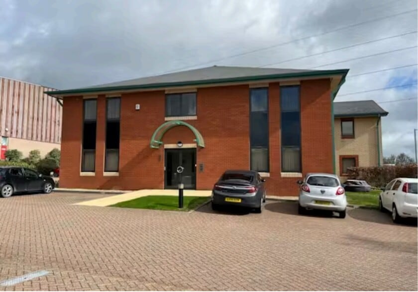 Smeaton Clos, Aylesbury for lease - Building Photo - Image 3 of 18