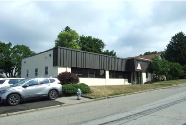 101 Roesch Ave, Oreland, PA for lease Building Photo- Image 1 of 6