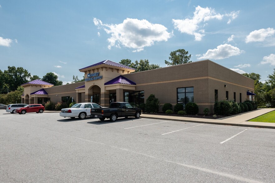 1038 Wh Smith Blvd, Greenville, NC à louer - Photo du bâtiment - Image 2 de 5