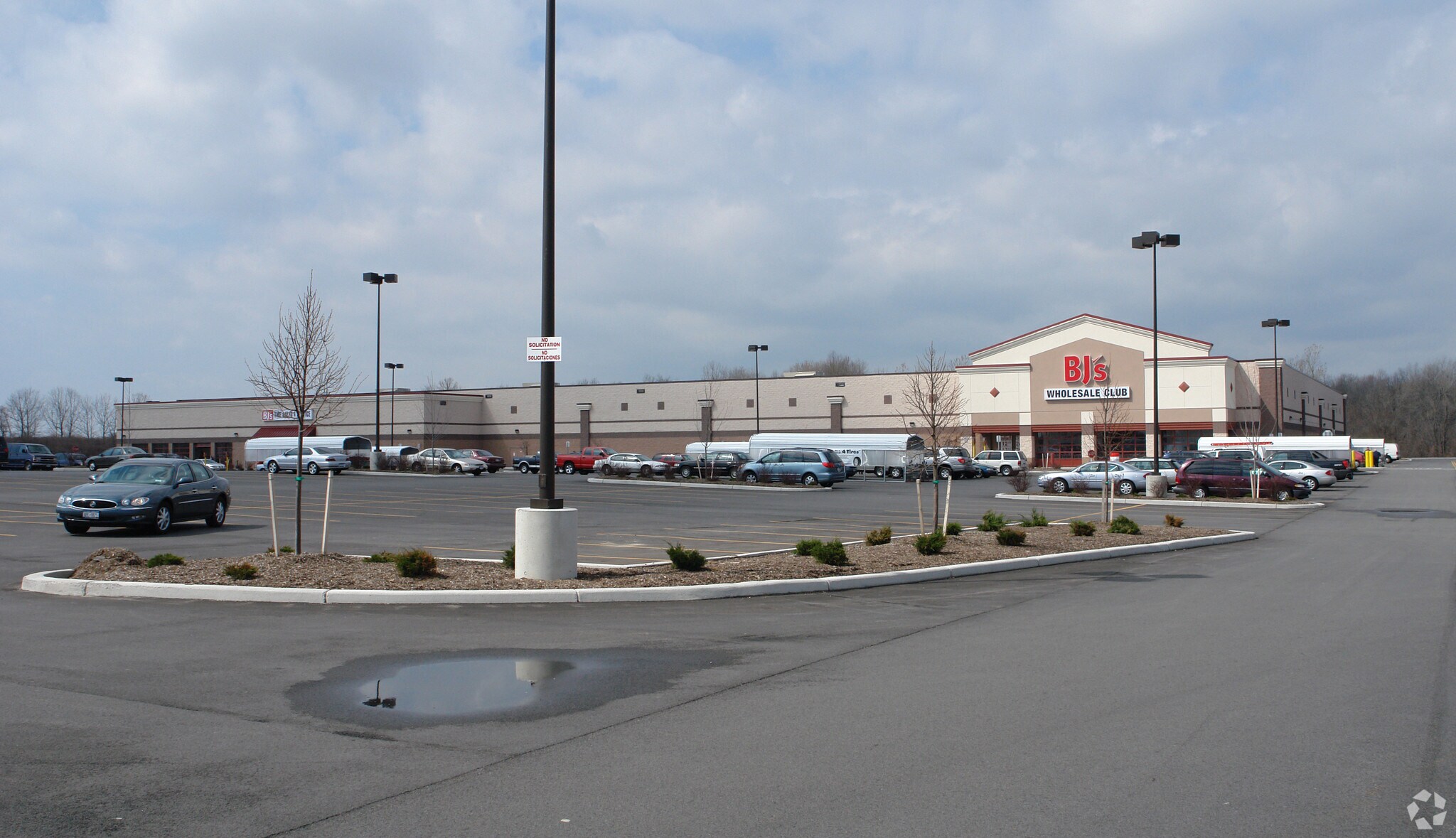 BJs Wholesale Club & Schnucks Fresh Food portefeuille de 3 propriétés à vendre sur LoopNet.ca Photo principale- Image 1 de 3